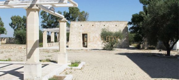 Villa de 8 dormitorios en Lecce, Italy No. 722 2