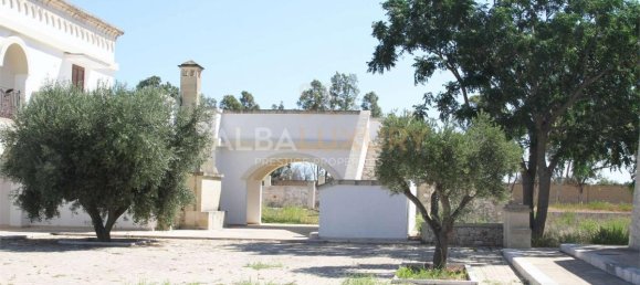 Villa de 8 dormitorios en Lecce, Italy No. 722 9