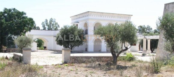 Villa de 8 dormitorios en Lecce, Italy No. 722 7