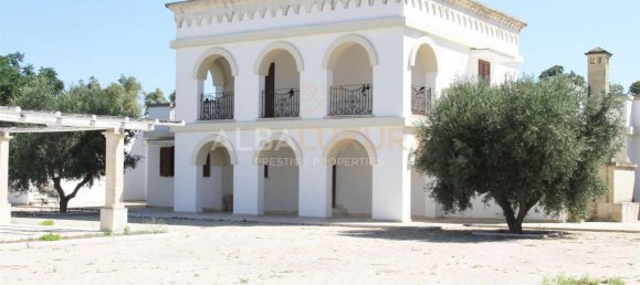 Villa de 8 dormitorios en Lecce, Italy No. 722 10