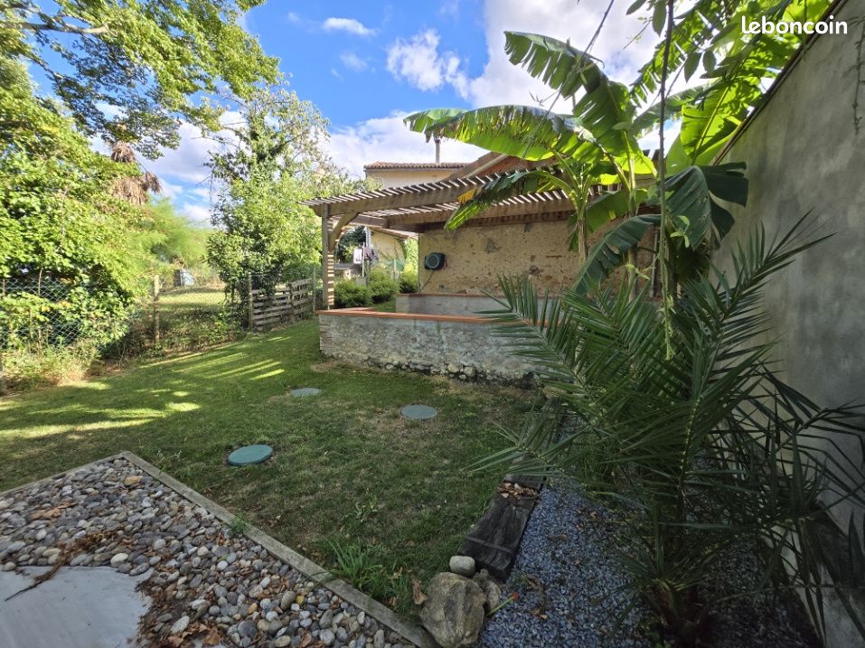 Casa de 3 dormitorios en Occitanie, France No. 288237