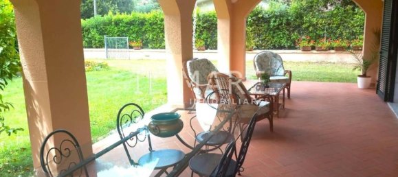 8 rooms Villa in Massa, Italy No. 36004 4