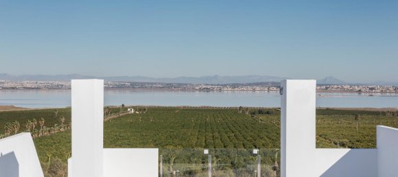 3 bedrooms House in Los Balcones, Spain No. 13451 4