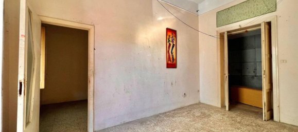 3-salle Appartement à Giugliano in Campania, Italy No. 19327 5