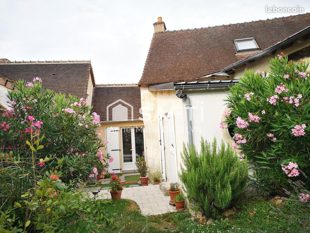 Casa de 2 dormitorios en Merigny, France No. 223251