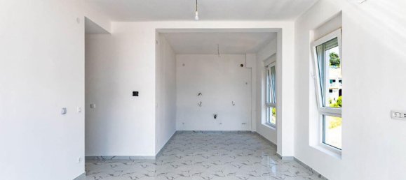 2 bedrooms Apartment in Herceg Novi, Montenegro No. 349 5