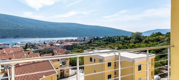 2 bedrooms Apartment in Herceg Novi, Montenegro No. 349 2