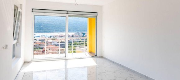 2 bedrooms Apartment in Herceg Novi, Montenegro No. 349 4