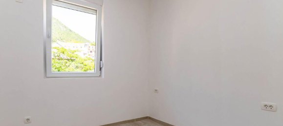 2 bedrooms Apartment in Herceg Novi, Montenegro No. 349 8