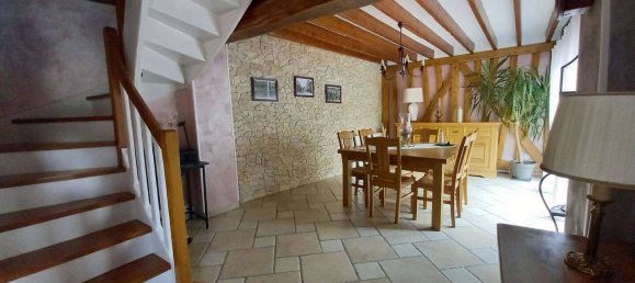 3 bedrooms House in Dreux, France No. 92232 4