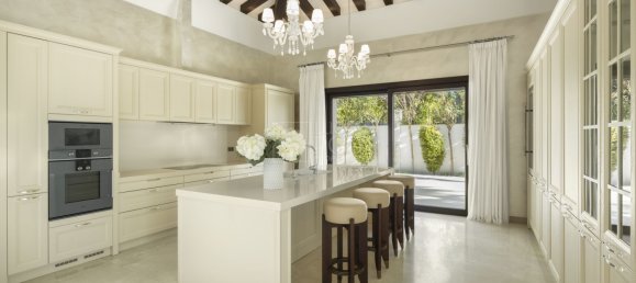 Villa de 5 dormitorios en Marbella, Spain No. 111145 3