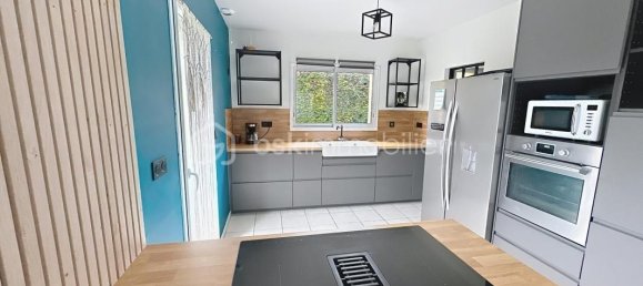 Casa de 8 dormitorios en Saint-Urbain, France No. 286194 5