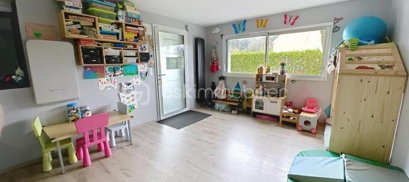 Casa de 8 dormitorios en Saint-Urbain, France No. 286194 11