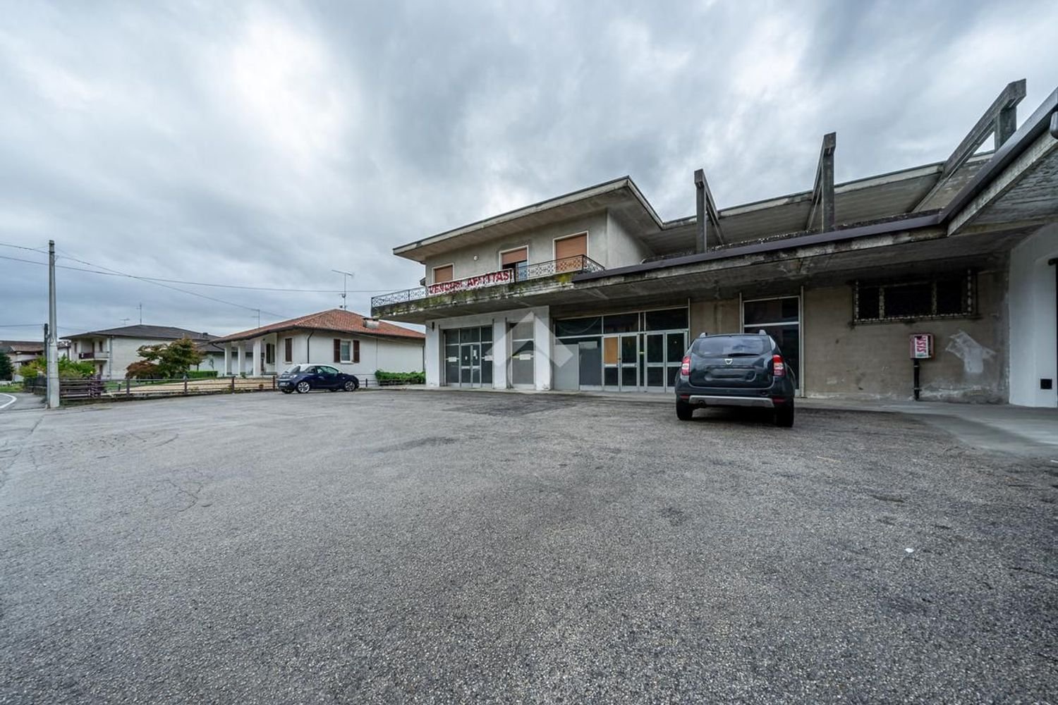 700m² Warehouse in Monteforte d'Alpone, Italy No. 54709