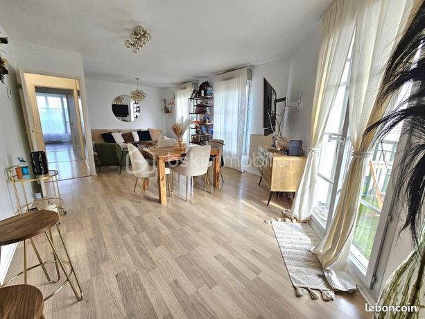 2 bedrooms Apartment in Vaujours, France No. 357066
