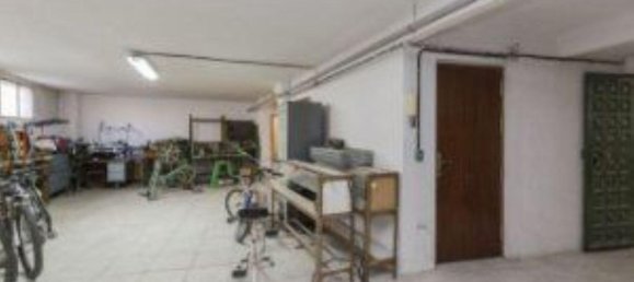 202m² Commercial property in Madrid, Spain No. 64999 14