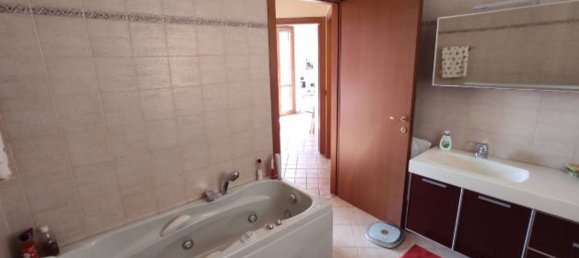 Дом с 7 комнатами в Брембате ди Сопра, Италия № 5951 7