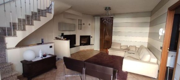 Дом с 7 комнатами в Брембате ди Сопра, Италия № 5951 3