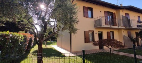 Дом с 7 комнатами в Брембате ди Сопра, Италия № 5951 2