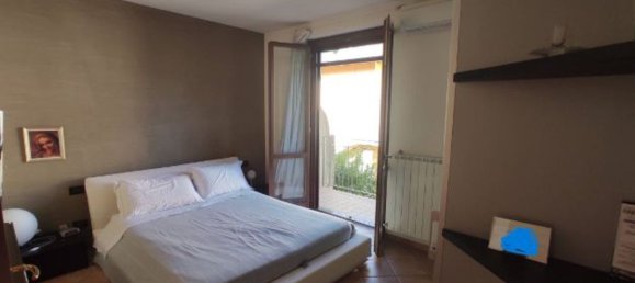 Дом с 7 комнатами в Брембате ди Сопра, Италия № 5951 6