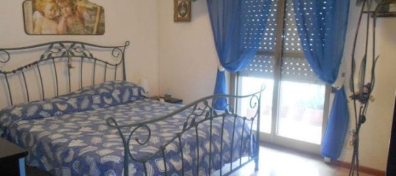 2 bedrooms Apartment in Messina, Italy No. 253298 2