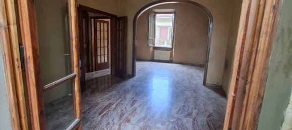 4 rooms Apartment in Florence, Italy No. 278762 3