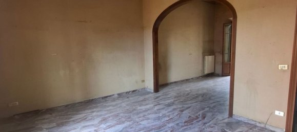 4 rooms Apartment in Florence, Italy No. 278762 2