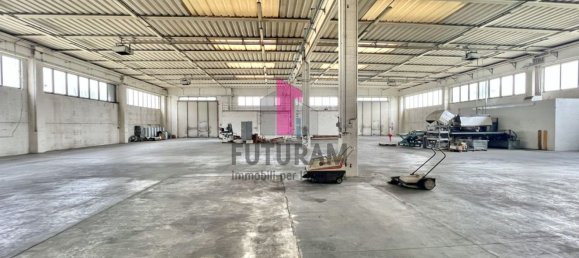 1200m² Warehouse in San Giorgio in Bosco, Italy No. 176967 4