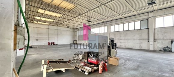1200m² Warehouse in San Giorgio in Bosco, Italy No. 176967 11