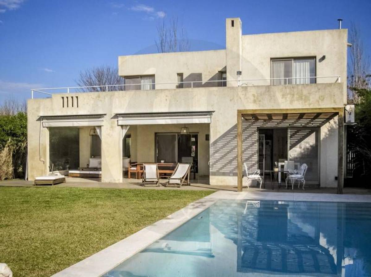 Дом с 3 спальнями в Тигре, Аргентина № 94901