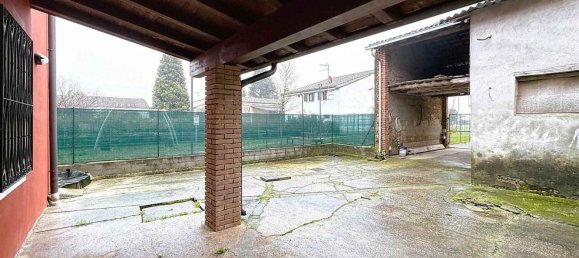 4 rooms House in Gazzuolo, Italy No. 5079 4