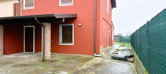 4 rooms House in Gazzuolo, Italy No. 5079 3