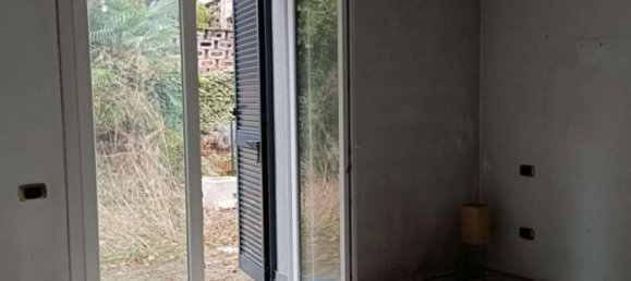 2-salle Appartement à Guanzate, Italy No. 2816 5