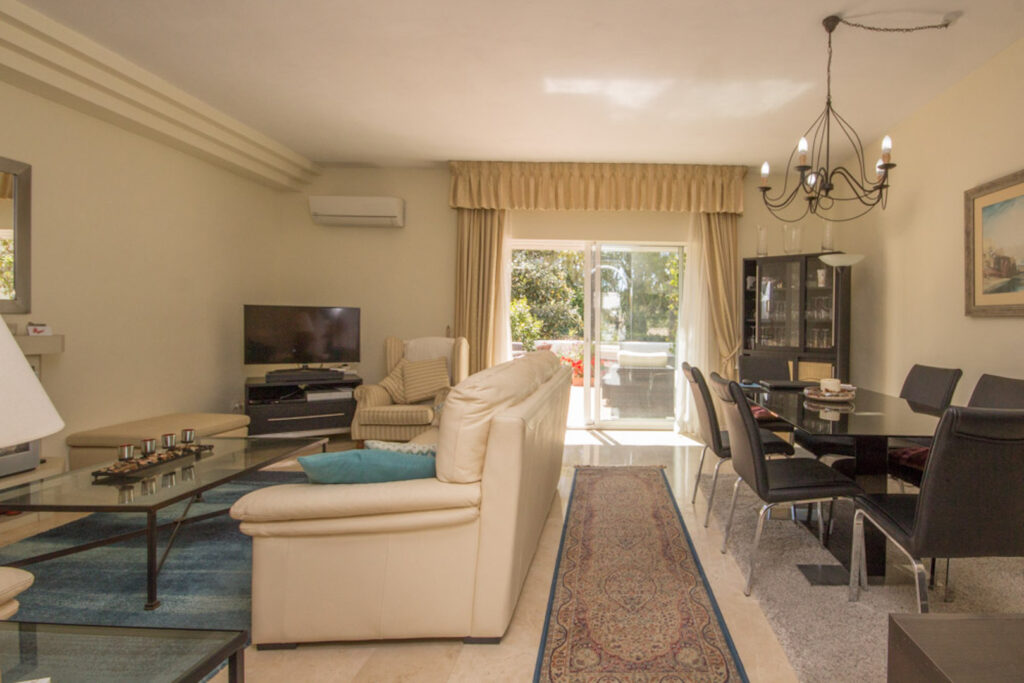 Adosado de 3 dormitorios en Marbella, Spain No. 83582