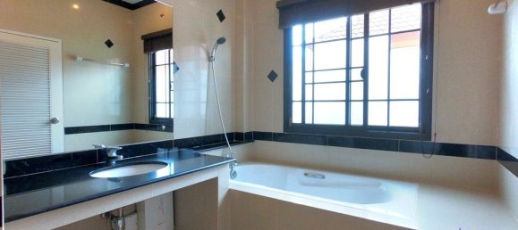 4 bedrooms House in Saraphi, Thailand No. 5219 11