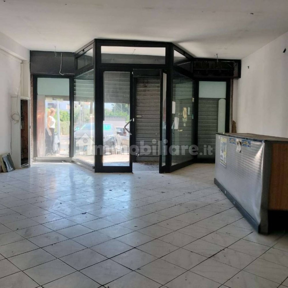 Propiedad comercial de 1 habitación en Rome, Italy No. 270601