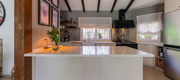 4 bedrooms Villa in Estepona, Spain No. 34843 8