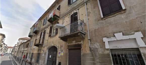 2 rooms Apartment in Turin, Italy No. 198249 2