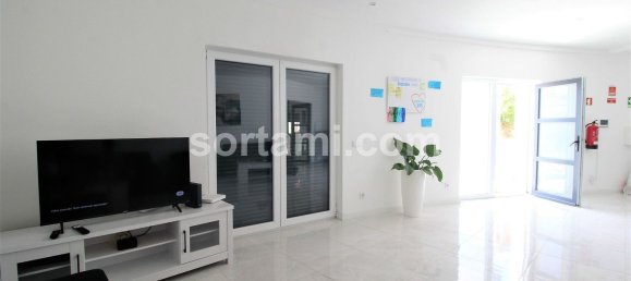 بناية في Portimao, Portugal 351متر مربع رقم 121128 9