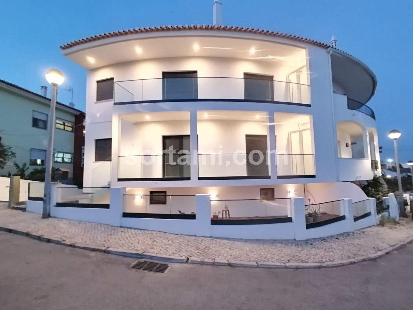  بناية في Portimao, Portugal 351متر مربع رقم 121128