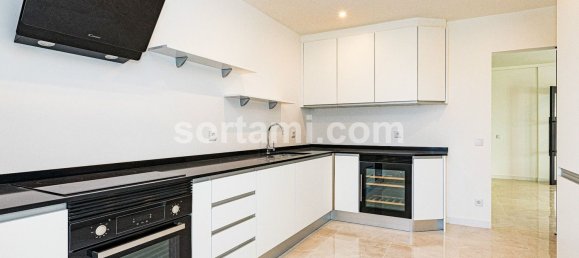 بناية في Portimao, Portugal 351متر مربع رقم 121128 5