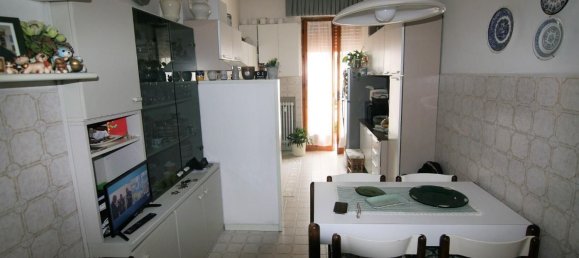 5 rooms Apartment in Carrara, Italy No. 47569 5