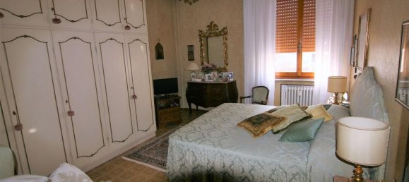 5 rooms Apartment in Carrara, Italy No. 47569 6