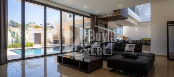 4 bedrooms Villa in Germasogeia, Cyprus No. 19060 2