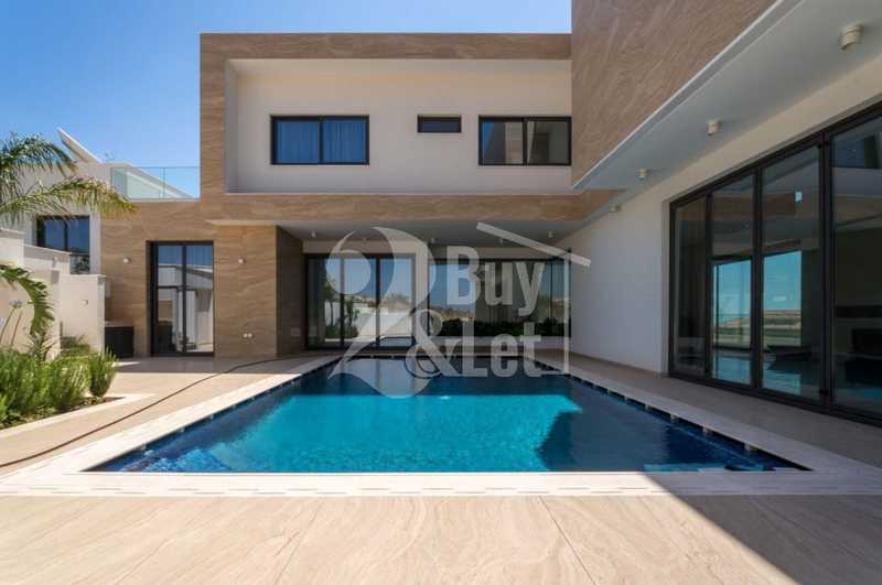 4 bedrooms Villa in Germasogeia, Cyprus No. 19060