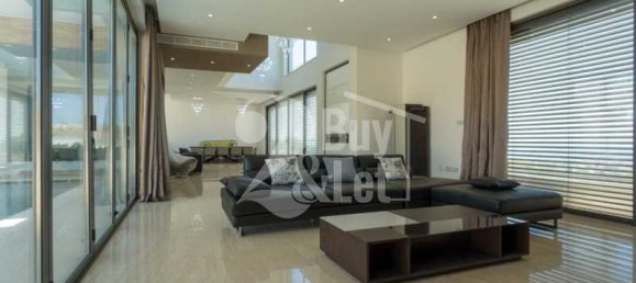4 bedrooms Villa in Germasogeia, Cyprus No. 19060 3