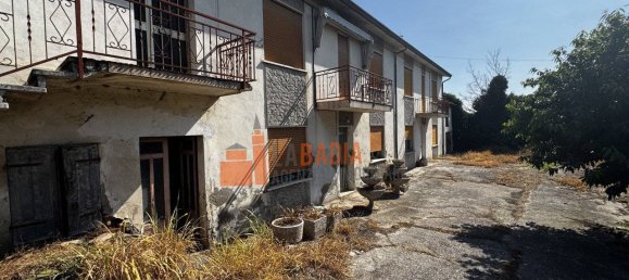 7 bedrooms Villa in Canda, Italy No. 262392 3