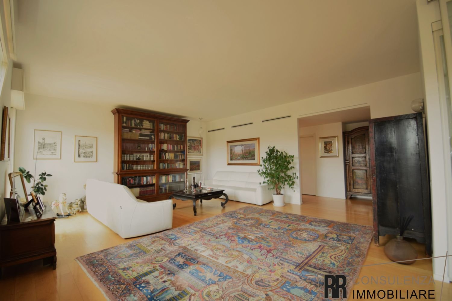 7 rooms Apartment in Verona, Italy No. 283971