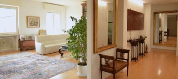 7 rooms Apartment in Verona, Italy No. 283971 4