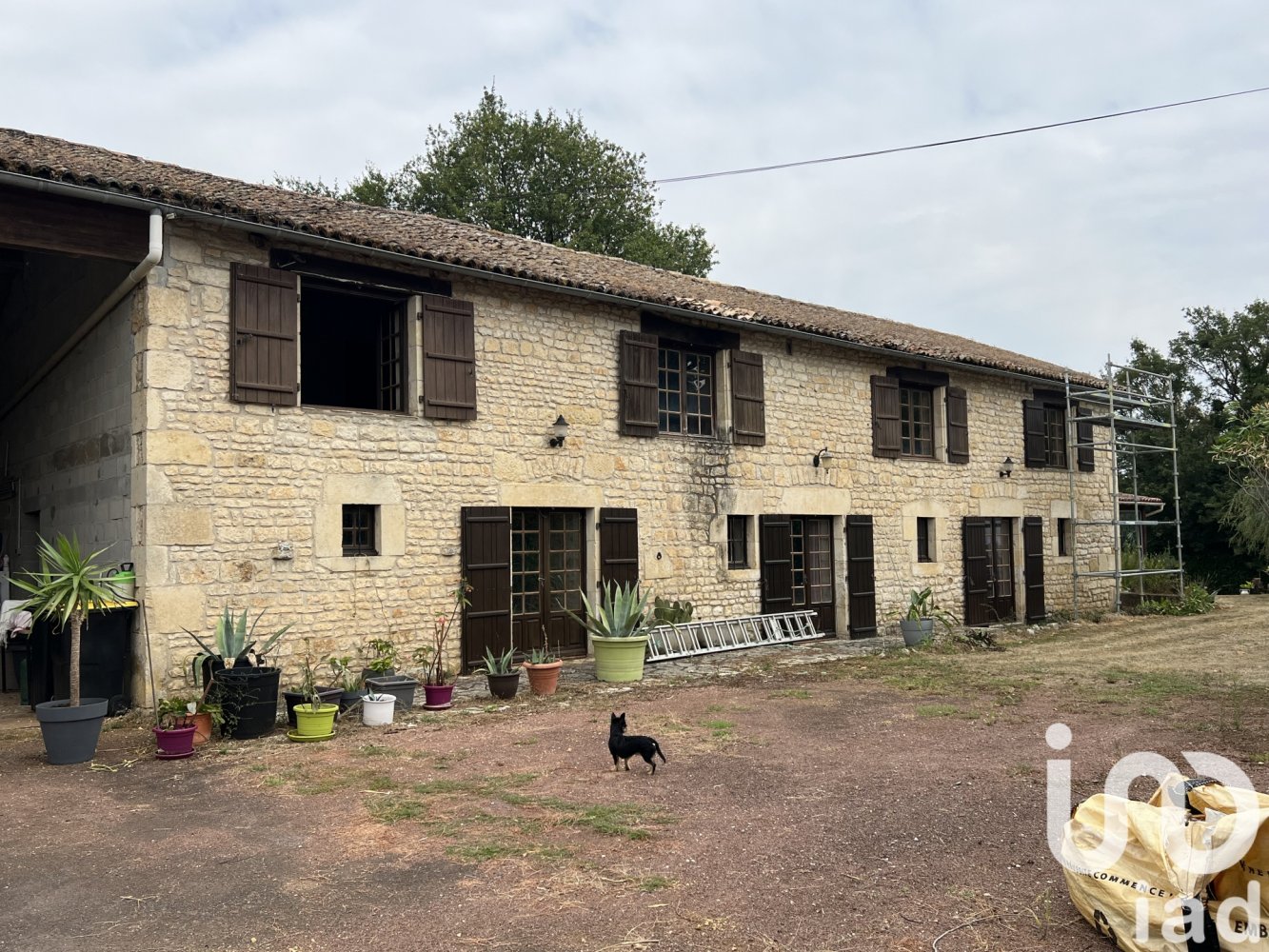 3 bedrooms Townhouse in Charente, France No. 348605